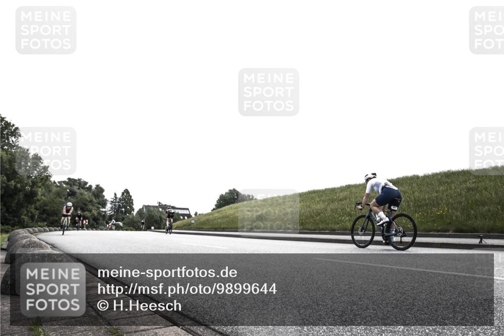 21.06.2026 - 29. Vierlanden-Triathlon H.Heesch http://msf.ph/oto/9899644 21.06.2026 11:21:06 Radfahren 807 meine-sportfotos.de
