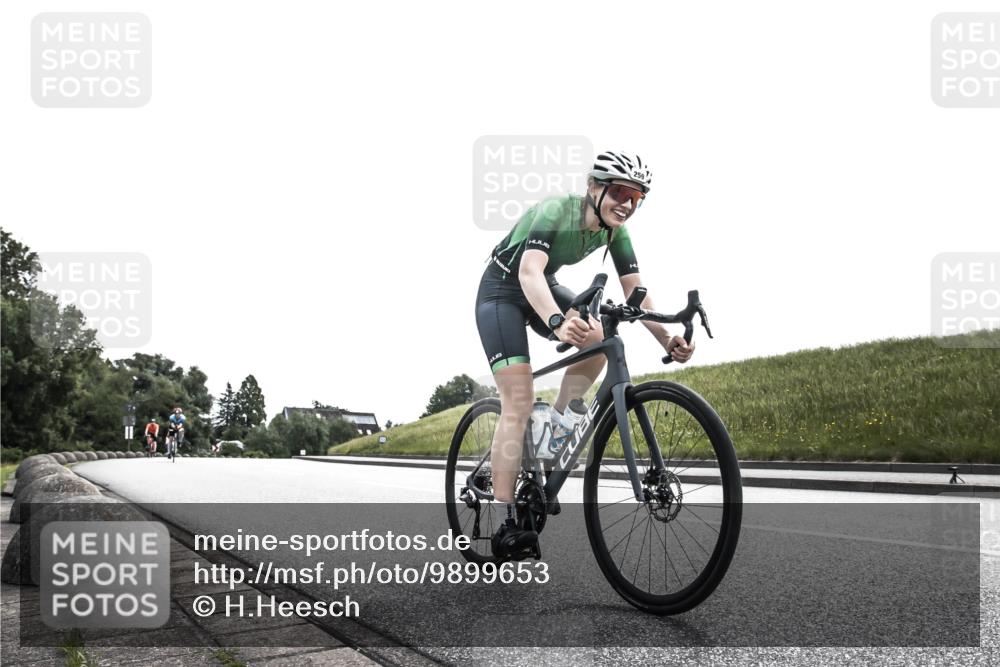 21.06.2026 - 29. Vierlanden-Triathlon H.Heesch http://msf.ph/oto/9899653 21.06.2026 11:21:51 Radfahren 19, 54, 259, 260 meine-sportfotos.de