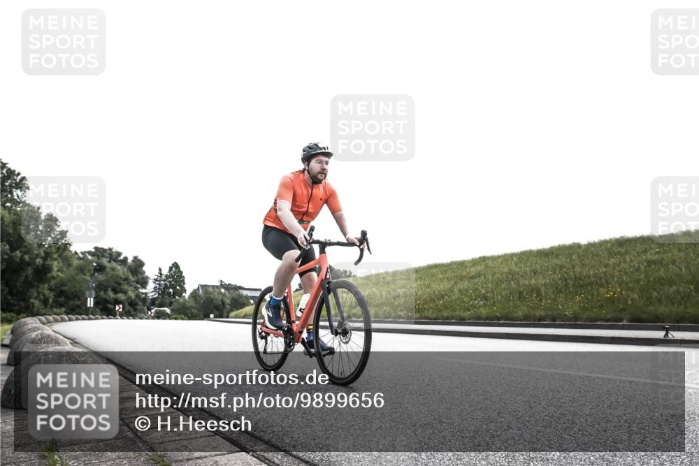 21.06.2026 - 29. Vierlanden-Triathlon H.Heesch http://msf.ph/oto/9899656 21.06.2026 11:21:56 Radfahren 54, 90, 260, 748 meine-sportfotos.de
