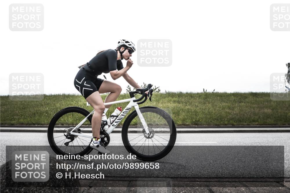 21.06.2026 - 29. Vierlanden-Triathlon H.Heesch http://msf.ph/oto/9899658 21.06.2026 11:49:09 Radfahren 105, 128, 279, 280, 681, 688, 898 meine-sportfotos.de