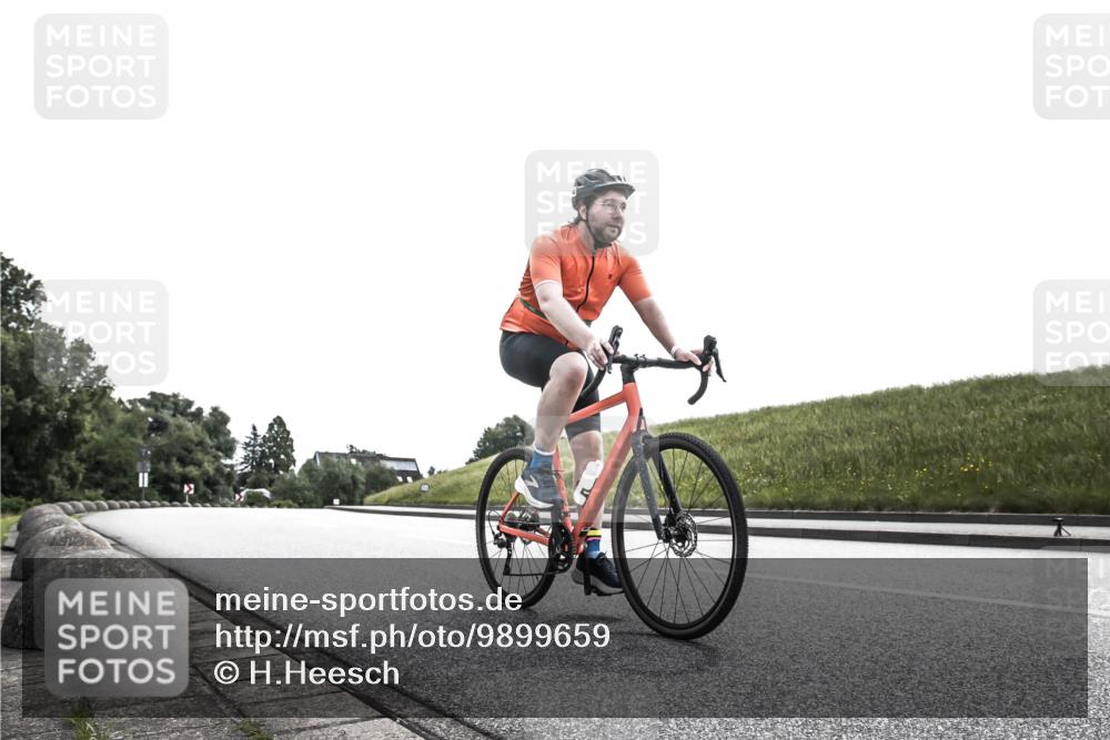 21.06.2026 - 29. Vierlanden-Triathlon H.Heesch http://msf.ph/oto/9899659 21.06.2026 11:21:56 Radfahren 54, 90, 260, 748 meine-sportfotos.de