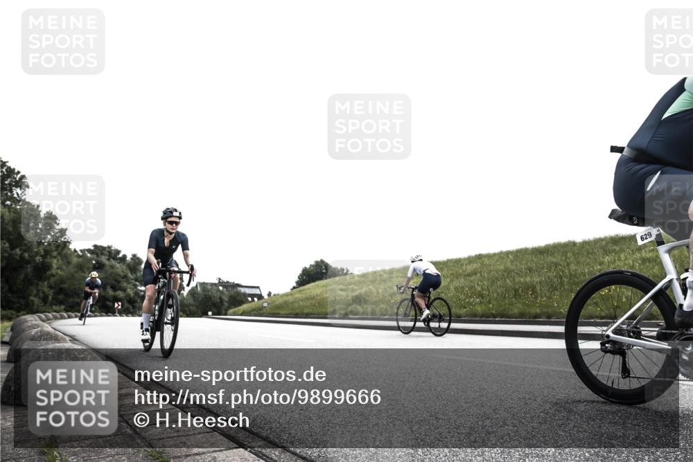 21.06.2026 - 29. Vierlanden-Triathlon H.Heesch http://msf.ph/oto/9899666 21.06.2026 11:22:59 Radfahren 221, 629, 795, 809 meine-sportfotos.de
