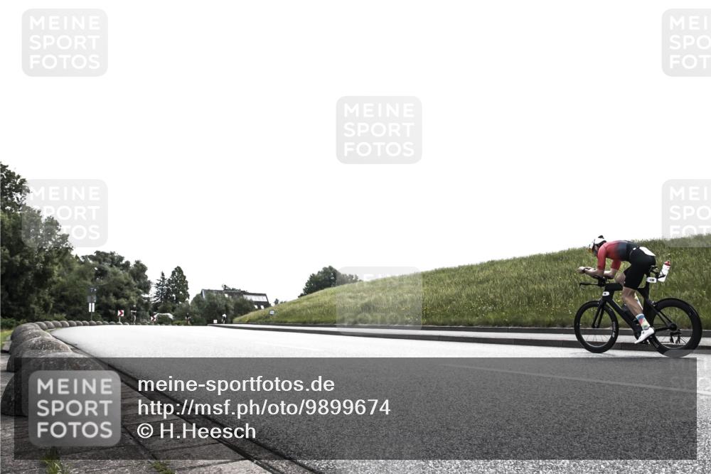 21.06.2026 - 29. Vierlanden-Triathlon H.Heesch http://msf.ph/oto/9899674 21.06.2026 11:23:23 Radfahren 135, 266 meine-sportfotos.de