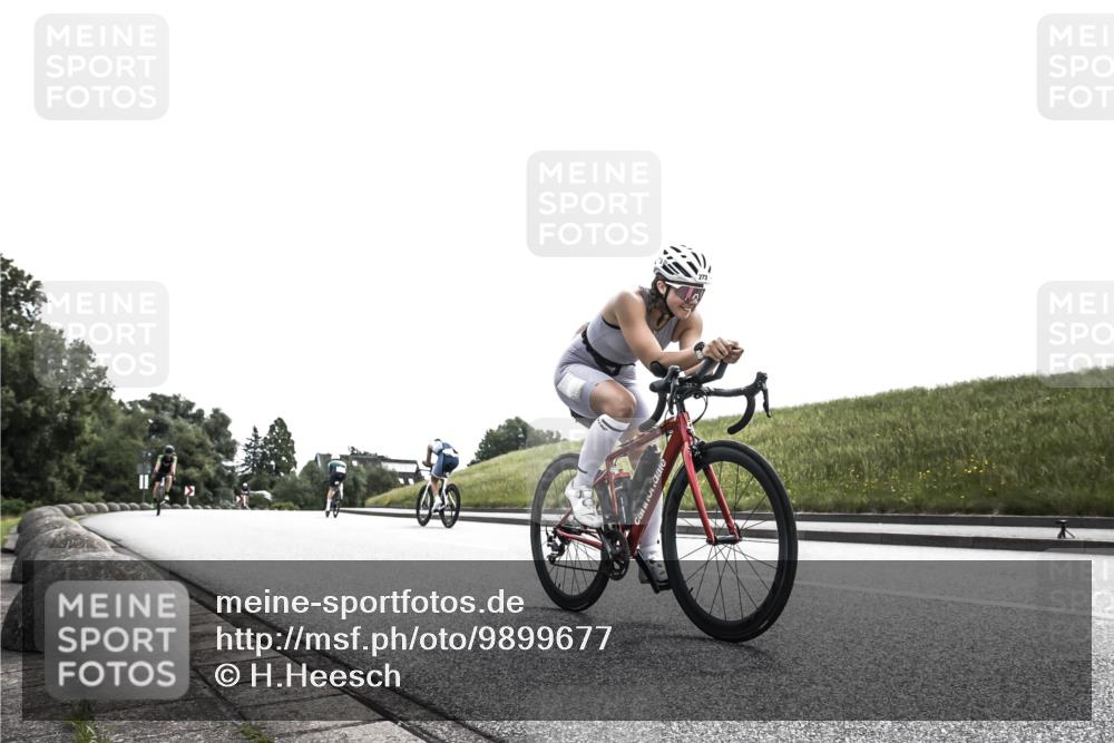 21.06.2026 - 29. Vierlanden-Triathlon H.Heesch http://msf.ph/oto/9899677 21.06.2026 11:24:19 Radfahren 242, 273, 896 meine-sportfotos.de