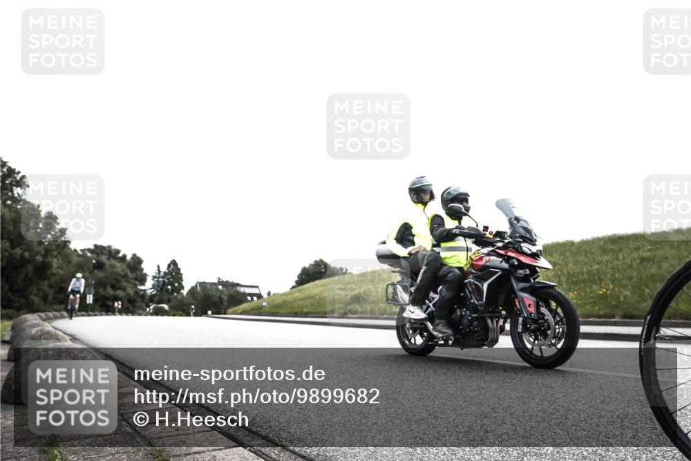 21.06.2026 - 29. Vierlanden-Triathlon H.Heesch http://msf.ph/oto/9899682 21.06.2026 11:27:20 Radfahren 901, 905 meine-sportfotos.de