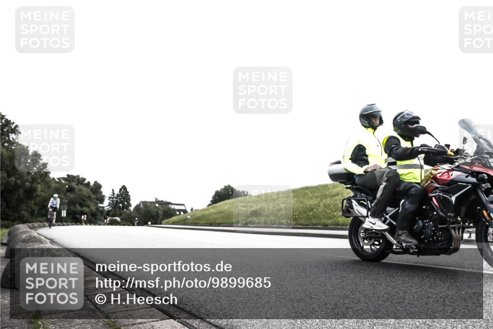 21.06.2026 - 29. Vierlanden-Triathlon H.Heesch http://msf.ph/oto/9899685 21.06.2026 11:27:20 Radfahren 901, 905 meine-sportfotos.de
