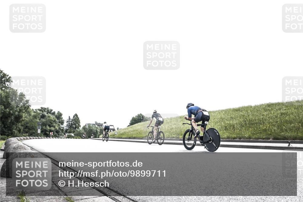 21.06.2026 - 29. Vierlanden-Triathlon H.Heesch http://msf.ph/oto/9899711 21.06.2026 11:33:49 Radfahren 682, 701 meine-sportfotos.de