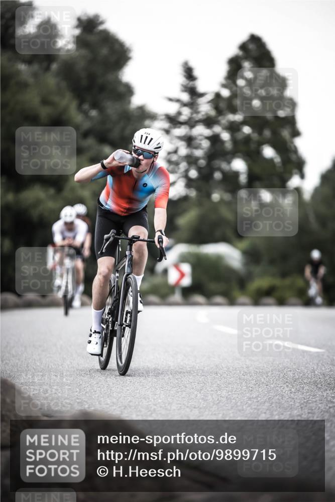 21.06.2026 - 29. Vierlanden-Triathlon H.Heesch http://msf.ph/oto/9899715 21.06.2026 10:08:00 Radfahren 7, 59, 80, 305, 320, 334 meine-sportfotos.de