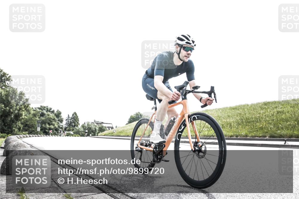 21.06.2026 - 29. Vierlanden-Triathlon H.Heesch http://msf.ph/oto/9899720 21.06.2026 11:37:44 Radfahren 105, 665, 719 meine-sportfotos.de