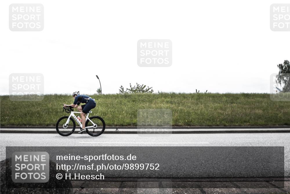 21.06.2026 - 29. Vierlanden-Triathlon H.Heesch http://msf.ph/oto/9899752 21.06.2026 11:50:55 Radfahren 233, 296, 669, 845 meine-sportfotos.de