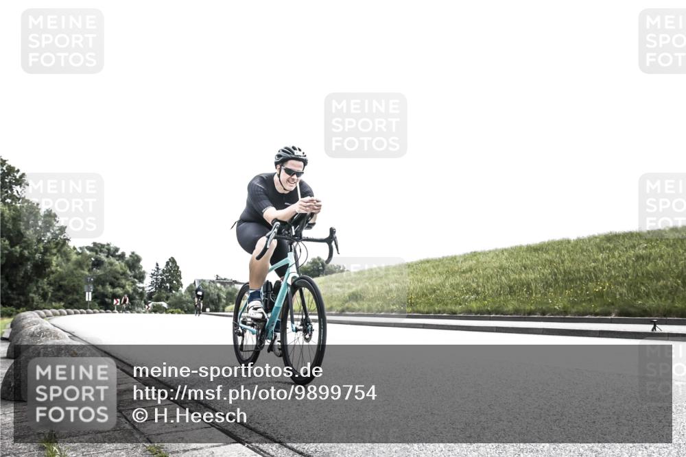 21.06.2026 - 29. Vierlanden-Triathlon H.Heesch http://msf.ph/oto/9899754 21.06.2026 11:40:04 Radfahren 641, 739 meine-sportfotos.de