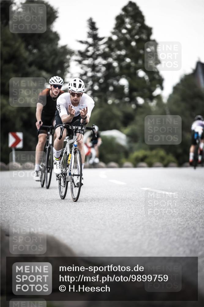 21.06.2026 - 29. Vierlanden-Triathlon H.Heesch http://msf.ph/oto/9899759 21.06.2026 10:08:02 Radfahren 7, 59, 80, 305, 334, 371 meine-sportfotos.de