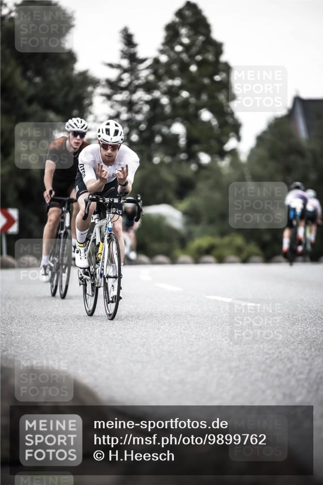 21.06.2026 - 29. Vierlanden-Triathlon H.Heesch http://msf.ph/oto/9899762 21.06.2026 10:08:02 Radfahren 7, 59, 80, 305, 334, 371 meine-sportfotos.de