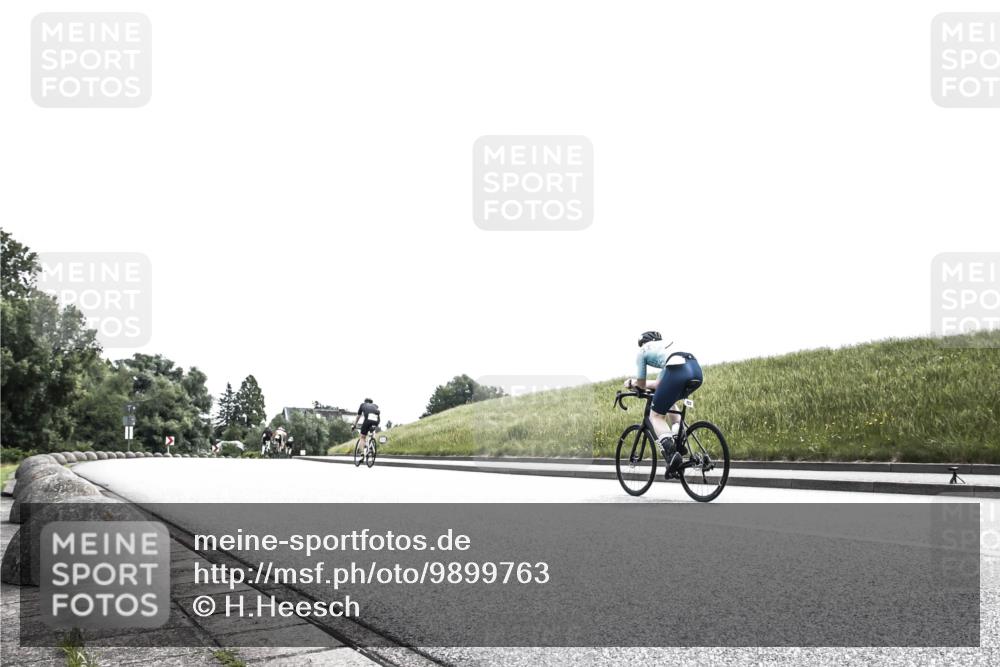 21.06.2026 - 29. Vierlanden-Triathlon H.Heesch http://msf.ph/oto/9899763 21.06.2026 11:40:37 Radfahren 660, 713 meine-sportfotos.de