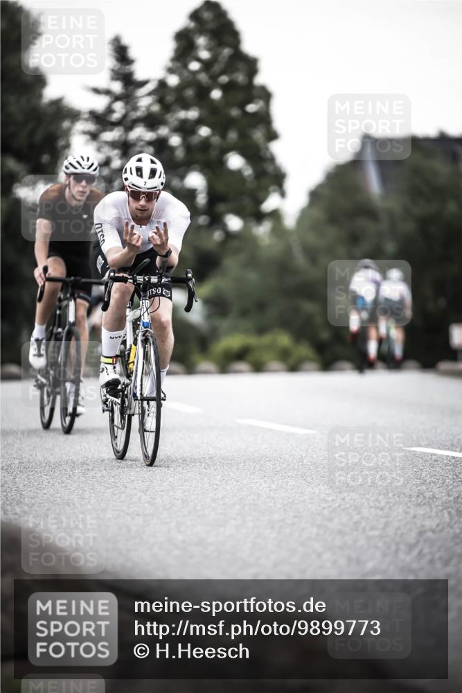 21.06.2026 - 29. Vierlanden-Triathlon H.Heesch http://msf.ph/oto/9899773 21.06.2026 10:08:02 Radfahren 7, 59, 80, 305, 334, 371 meine-sportfotos.de
