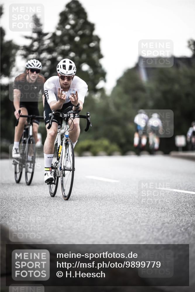 21.06.2026 - 29. Vierlanden-Triathlon H.Heesch http://msf.ph/oto/9899779 21.06.2026 10:08:03 Radfahren 7, 80, 305, 334, 371 meine-sportfotos.de