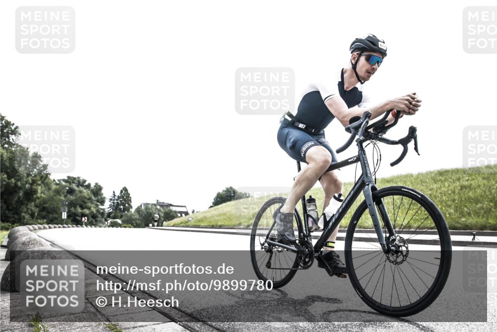 21.06.2026 - 29. Vierlanden-Triathlon H.Heesch http://msf.ph/oto/9899780 21.06.2026 11:41:53 Radfahren 636, 674 meine-sportfotos.de