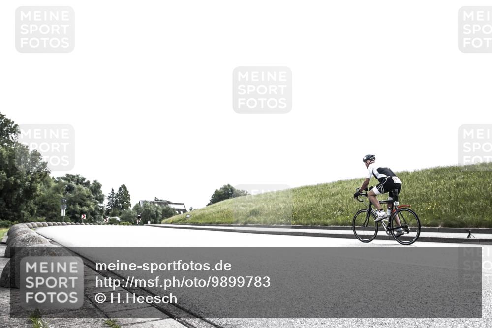 21.06.2026 - 29. Vierlanden-Triathlon H.Heesch http://msf.ph/oto/9899783 21.06.2026 11:42:07 Radfahren 256, 302, 808 meine-sportfotos.de