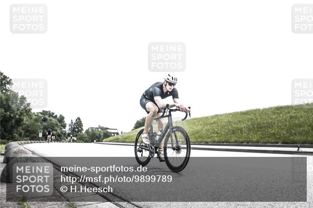 21.06.2026 - 29. Vierlanden-Triathlon H.Heesch http://msf.ph/oto/9899789 21.06.2026 11:42:31 Radfahren 158, 650, 727, 745 meine-sportfotos.de