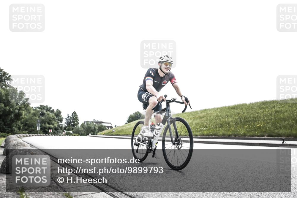 21.06.2026 - 29. Vierlanden-Triathlon H.Heesch http://msf.ph/oto/9899793 21.06.2026 11:42:36 Radfahren 158, 223, 650, 727, 740 meine-sportfotos.de