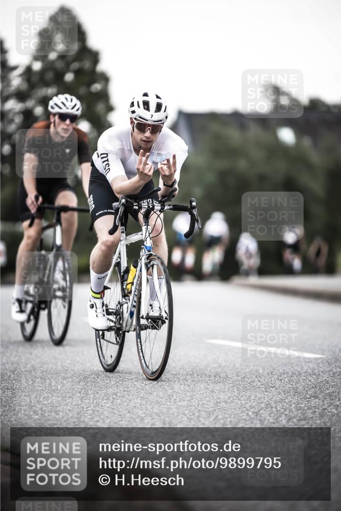 21.06.2026 - 29. Vierlanden-Triathlon H.Heesch http://msf.ph/oto/9899795 21.06.2026 10:08:03 Radfahren 7, 80, 305, 334, 371 meine-sportfotos.de