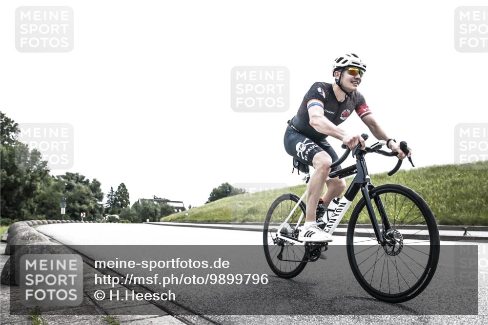 21.06.2026 - 29. Vierlanden-Triathlon H.Heesch http://msf.ph/oto/9899796 21.06.2026 11:42:37 Radfahren 158, 223, 650, 727, 740 meine-sportfotos.de