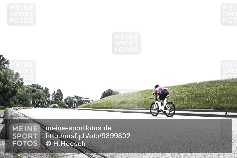21.06.2026 - 29. Vierlanden-Triathlon H.Heesch http://msf.ph/oto/9899802 21.06.2026 11:42:43 Radfahren 718, 757 meine-sportfotos.de