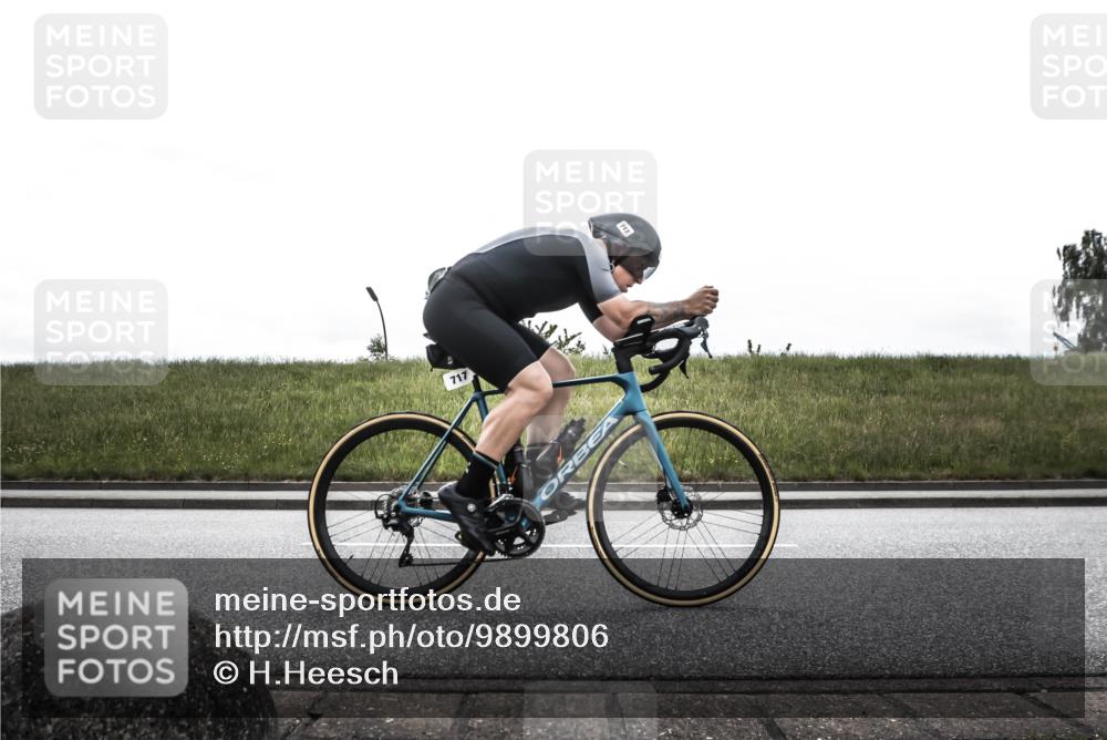 21.06.2026 - 29. Vierlanden-Triathlon H.Heesch http://msf.ph/oto/9899806 21.06.2026 11:52:02 Radfahren 92, 249, 717, 755 meine-sportfotos.de