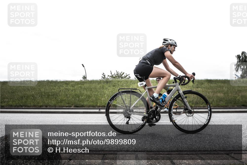 21.06.2026 - 29. Vierlanden-Triathlon H.Heesch http://msf.ph/oto/9899809 21.06.2026 11:52:04 Radfahren 92, 249, 717, 755 meine-sportfotos.de