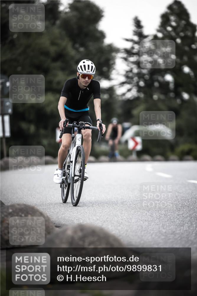 21.06.2026 - 29. Vierlanden-Triathlon H.Heesch http://msf.ph/oto/9899831 21.06.2026 10:08:08 Radfahren 38, 80, 371, 373 meine-sportfotos.de