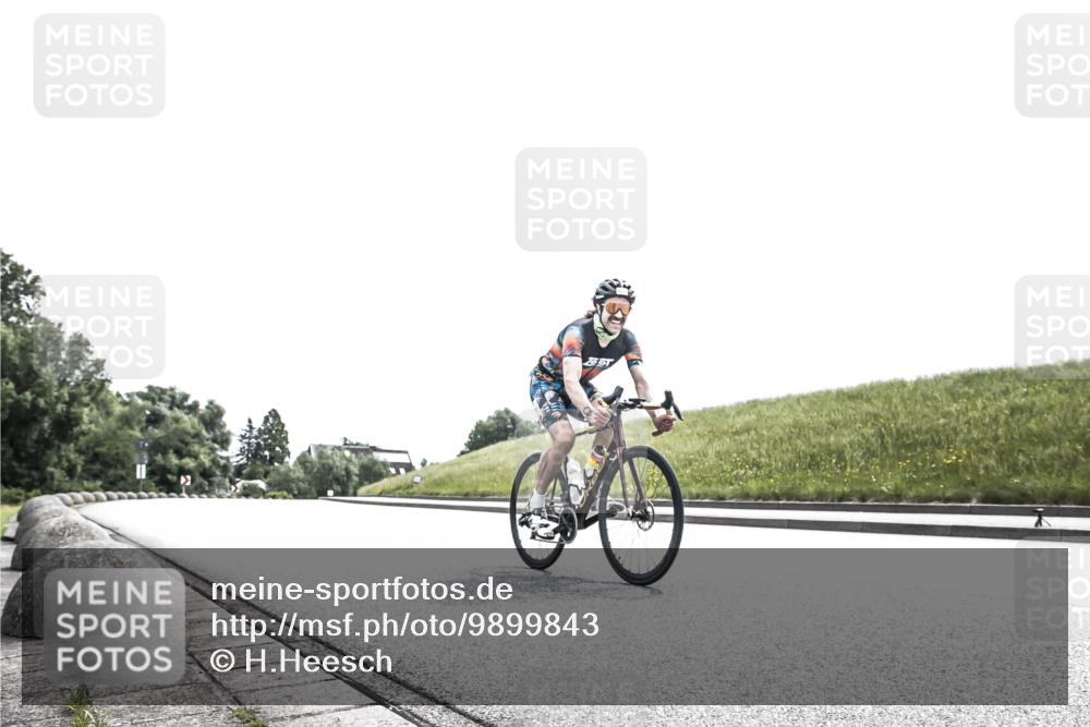 21.06.2026 - 29. Vierlanden-Triathlon H.Heesch http://msf.ph/oto/9899843 21.06.2026 11:43:36 Radfahren 657, 731 meine-sportfotos.de