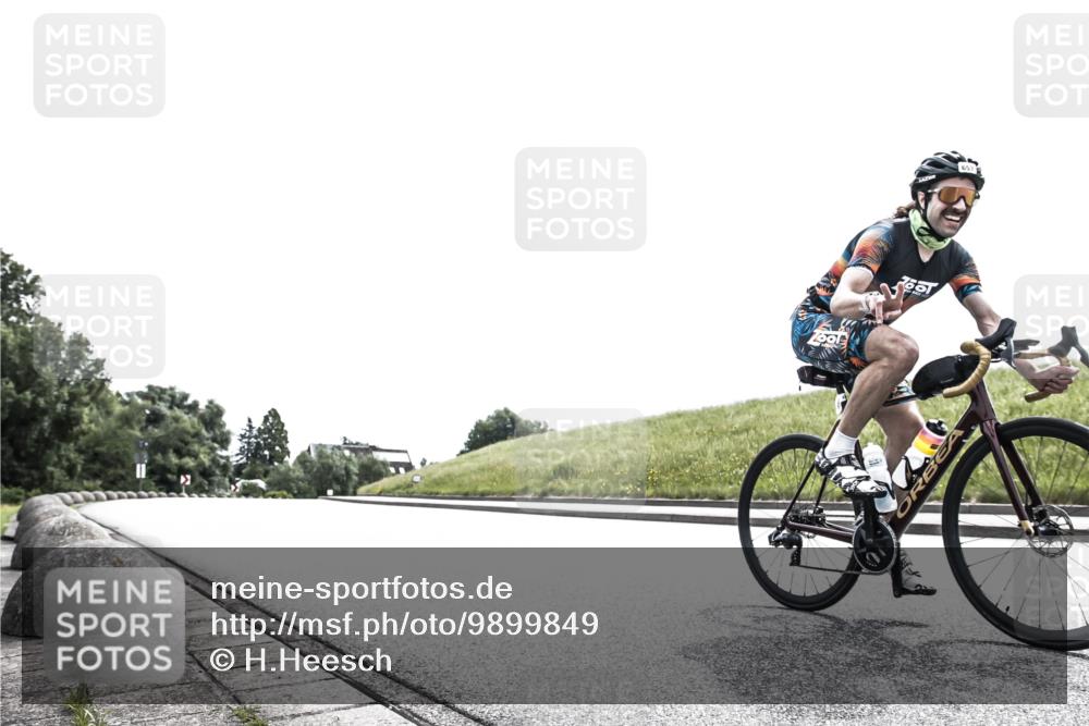 21.06.2026 - 29. Vierlanden-Triathlon H.Heesch http://msf.ph/oto/9899849 21.06.2026 11:43:36 Radfahren 657, 731 meine-sportfotos.de