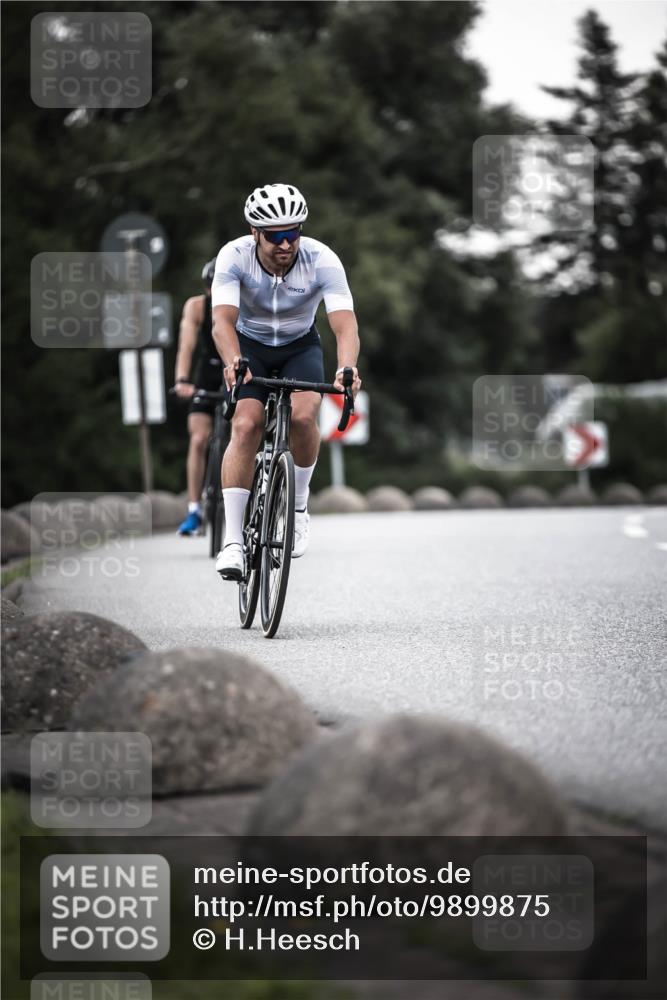21.06.2026 - 29. Vierlanden-Triathlon H.Heesch http://msf.ph/oto/9899875 21.06.2026 10:08:12 Radfahren 38, 371, 373 meine-sportfotos.de