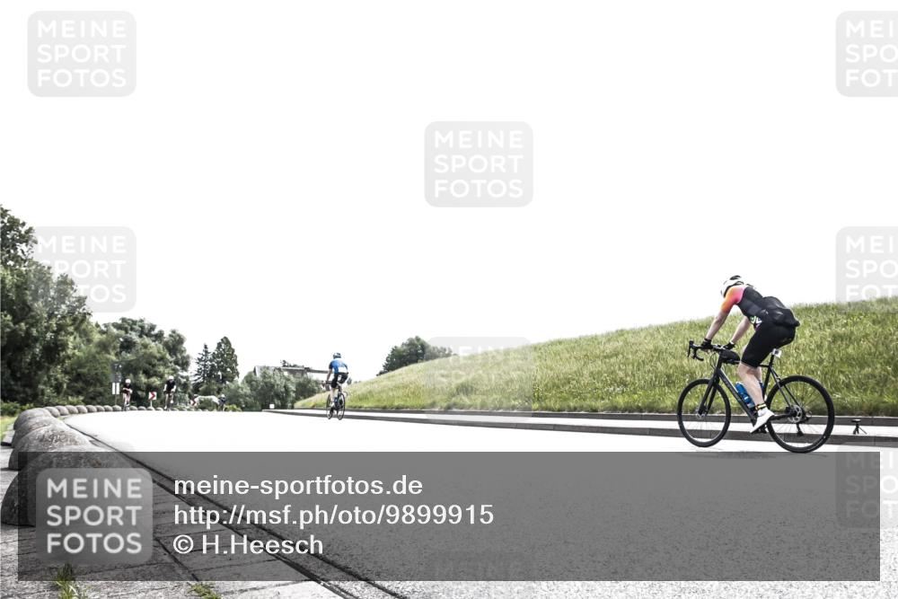 21.06.2026 - 29. Vierlanden-Triathlon H.Heesch http://msf.ph/oto/9899915 21.06.2026 11:44:59 Radfahren 238, 696 meine-sportfotos.de