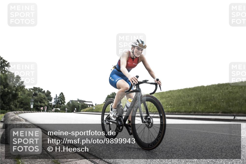 21.06.2026 - 29. Vierlanden-Triathlon H.Heesch http://msf.ph/oto/9899943 21.06.2026 12:35:08 Radfahren 827, 992, 999 meine-sportfotos.de