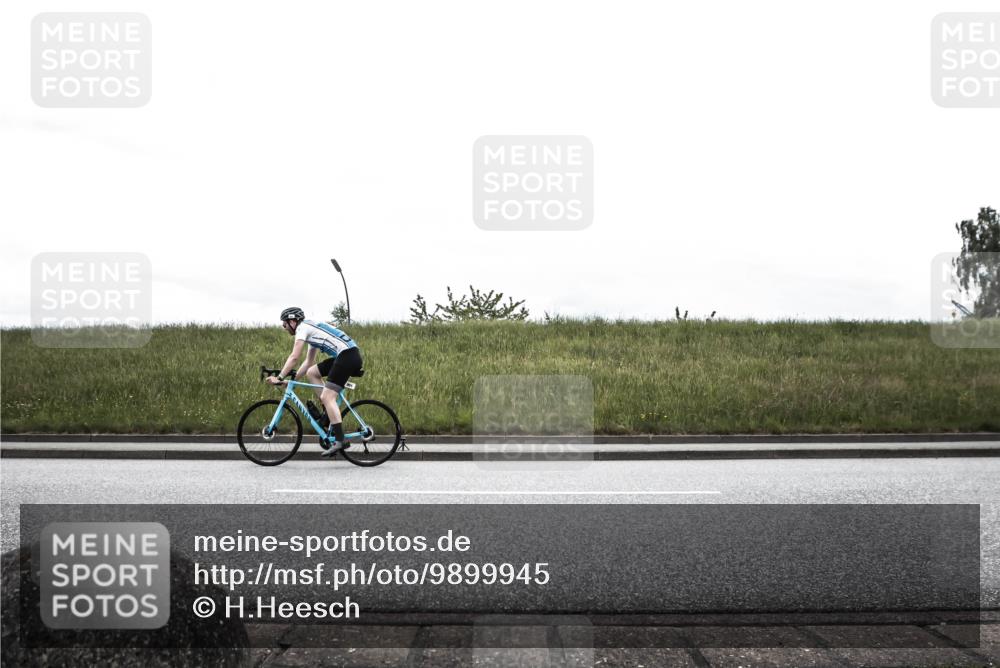 21.06.2026 - 29. Vierlanden-Triathlon H.Heesch http://msf.ph/oto/9899945 21.06.2026 11:55:00 Radfahren 900, 901 meine-sportfotos.de