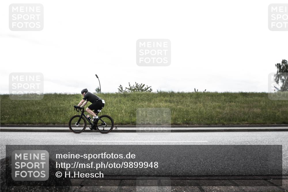 21.06.2026 - 29. Vierlanden-Triathlon H.Heesch http://msf.ph/oto/9899948 21.06.2026 11:55:05 Radfahren 900 meine-sportfotos.de