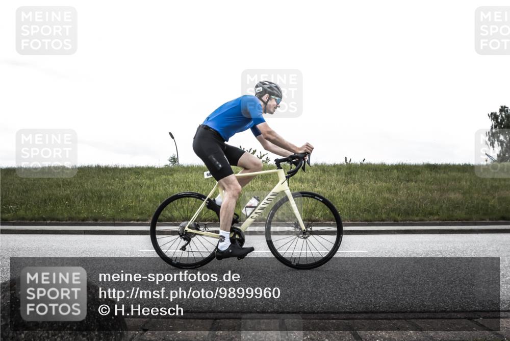 21.06.2026 - 29. Vierlanden-Triathlon H.Heesch http://msf.ph/oto/9899960 21.06.2026 11:55:27 Radfahren 221, 225, 680, 781, 811, 835, 863, 893 meine-sportfotos.de