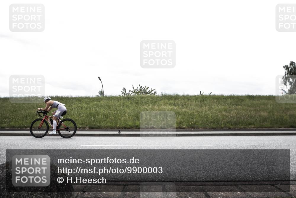 21.06.2026 - 29. Vierlanden-Triathlon H.Heesch http://msf.ph/oto/9900003 21.06.2026 11:56:20 Radfahren 17, 273, 704, 887 meine-sportfotos.de