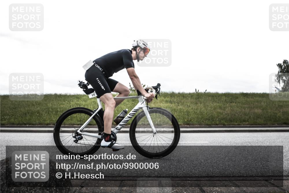 21.06.2026 - 29. Vierlanden-Triathlon H.Heesch http://msf.ph/oto/9900006 21.06.2026 11:56:23 Radfahren 17, 644, 704, 887 meine-sportfotos.de
