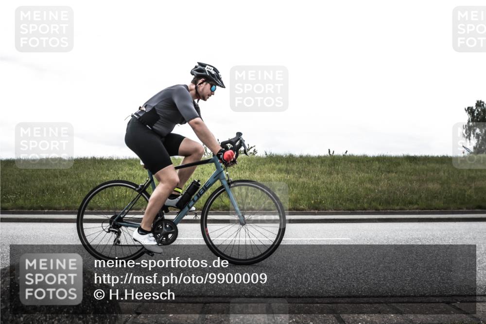 21.06.2026 - 29. Vierlanden-Triathlon H.Heesch http://msf.ph/oto/9900009 21.06.2026 11:56:28 Radfahren 17, 644, 704, 785, 887 meine-sportfotos.de