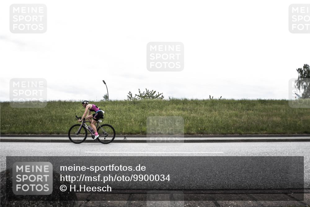21.06.2026 - 29. Vierlanden-Triathlon H.Heesch http://msf.ph/oto/9900034 21.06.2026 11:56:52 Radfahren 243, 827, 879 meine-sportfotos.de