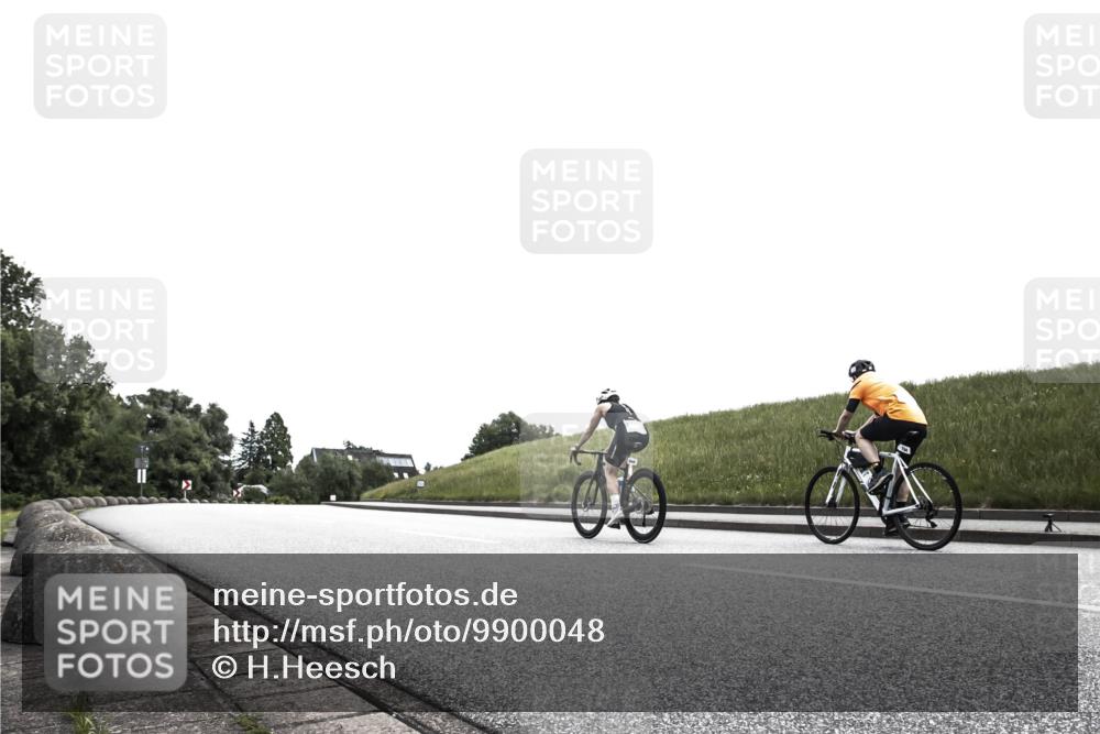 21.06.2026 - 29. Vierlanden-Triathlon H.Heesch http://msf.ph/oto/9900048 21.06.2026 12:39:43 Radfahren 859, 870 meine-sportfotos.de