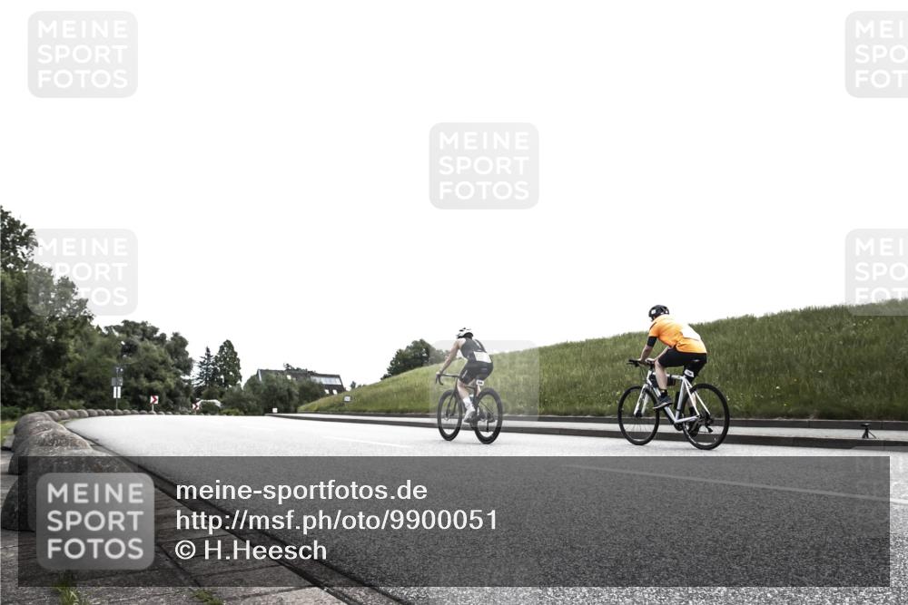 21.06.2026 - 29. Vierlanden-Triathlon H.Heesch http://msf.ph/oto/9900051 21.06.2026 12:39:43 Radfahren 859, 870 meine-sportfotos.de