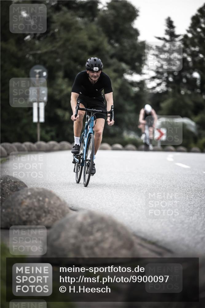 21.06.2026 - 29. Vierlanden-Triathlon H.Heesch http://msf.ph/oto/9900097 21.06.2026 10:08:36 Radfahren 82, 173, 358 meine-sportfotos.de