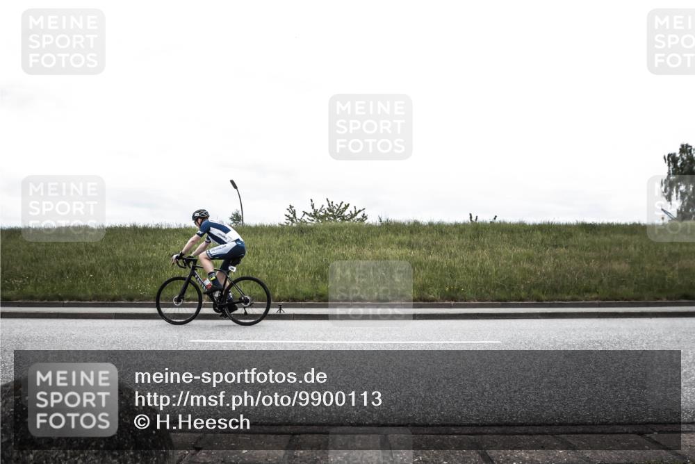 21.06.2026 - 29. Vierlanden-Triathlon H.Heesch http://msf.ph/oto/9900113 21.06.2026 11:59:11 Radfahren 97, 654, 683, 899 meine-sportfotos.de