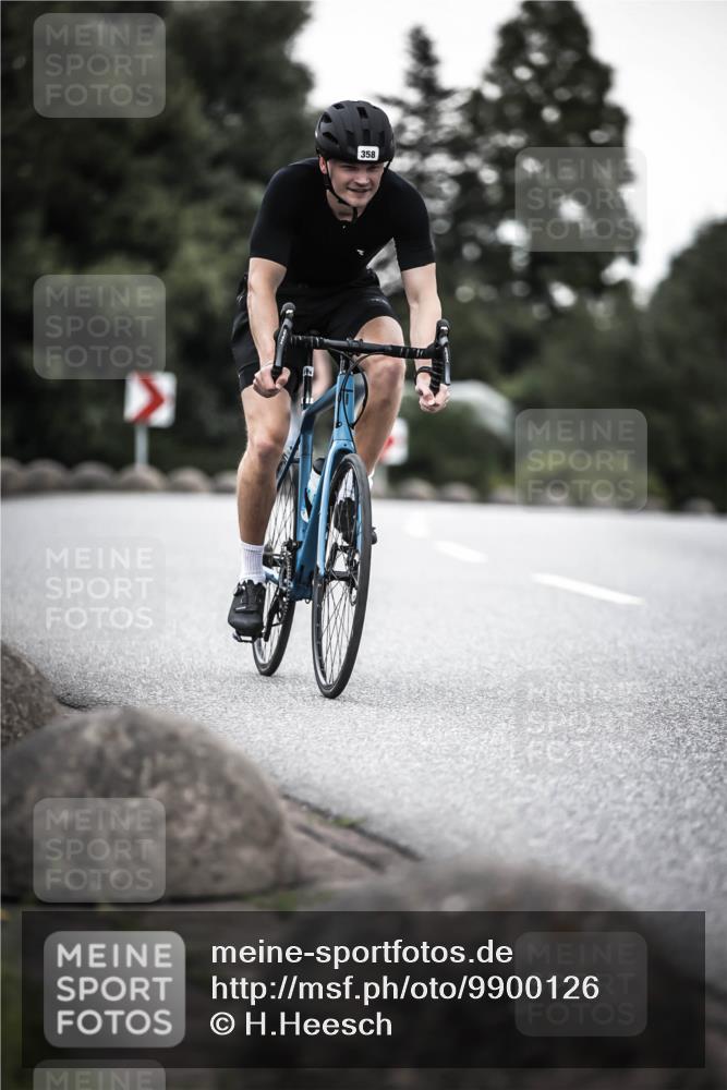 21.06.2026 - 29. Vierlanden-Triathlon H.Heesch http://msf.ph/oto/9900126 21.06.2026 10:08:37 Radfahren 82, 358 meine-sportfotos.de
