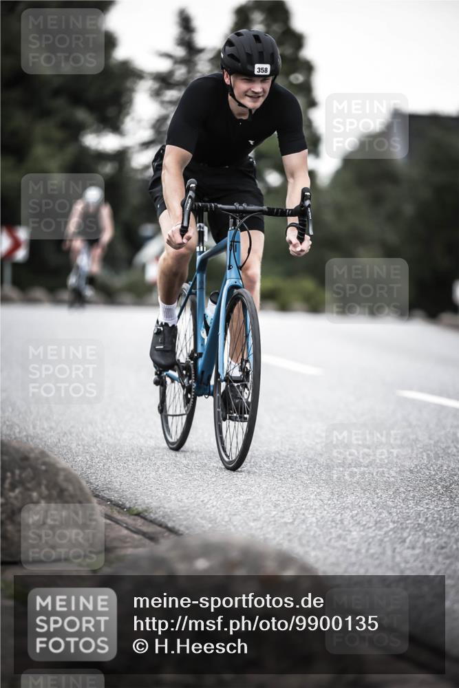 21.06.2026 - 29. Vierlanden-Triathlon H.Heesch http://msf.ph/oto/9900135 21.06.2026 10:08:37 Radfahren 82, 358 meine-sportfotos.de