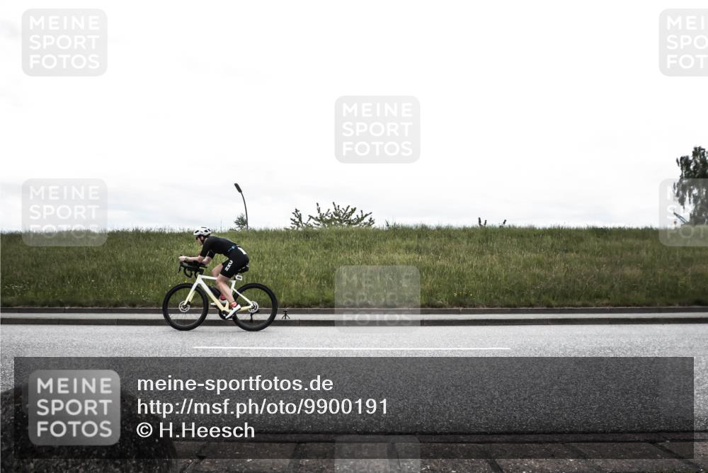21.06.2026 - 29. Vierlanden-Triathlon H.Heesch http://msf.ph/oto/9900191 21.06.2026 12:01:19 Radfahren 880 meine-sportfotos.de