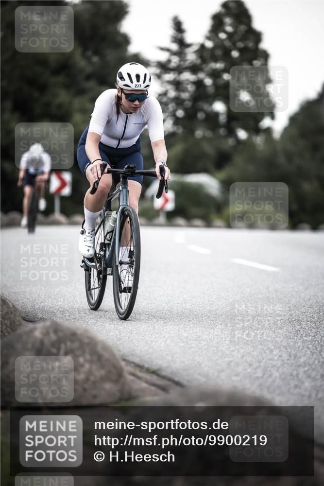 21.06.2026 - 29. Vierlanden-Triathlon H.Heesch http://msf.ph/oto/9900219 21.06.2026 10:08:48 Radfahren 30, 212, 269, 277 meine-sportfotos.de